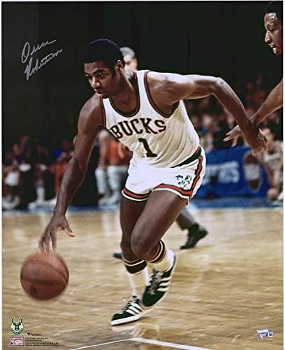 Oscar Robertson Milwaukee Bucks İmzalı 16 x 20 Top Sürme Fotoğrafı - İmzalı NBA Fotoğrafları